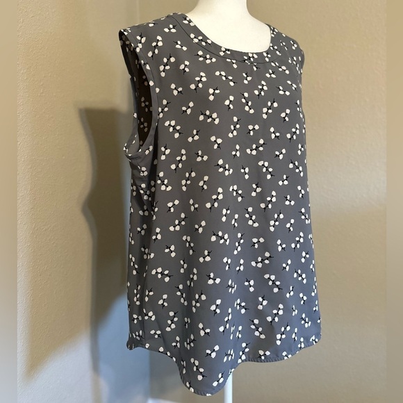 Anne Klein Tops - Anne Klein Floral Sleeveless Grey Blouse